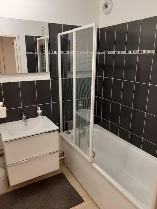 Joli Appartement Avec Jardin Et 2 Parkings Prives Аржантей Экстерьер фото